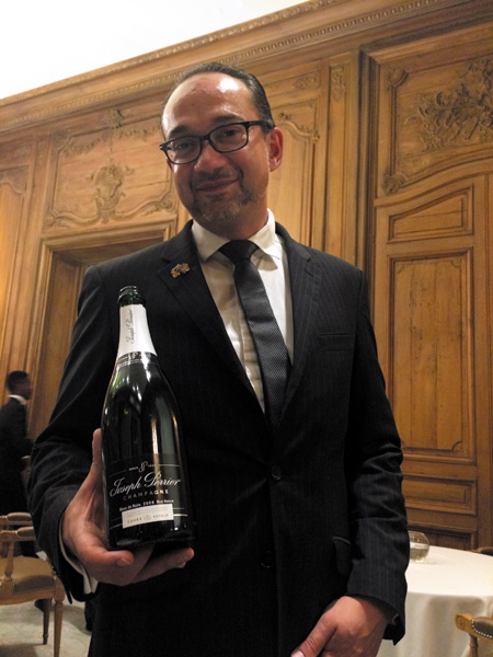 Philippe Jamesse, Chef Sommelier des Crayères, apprécie le côté référent du Blanc de Noirs de Cumières, Champagne Joseph Perrier