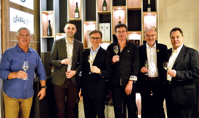 José (Champagne Diot), Delphin (La Briqueterie), Paolo Basso, Jean-Philippe Diot, Yves Chapier et Jean-Pierre (sommeliers de Champagne).