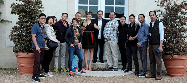 Maud Essertel, José Bueno & Nelson Chow entourés des professionnels chinois.