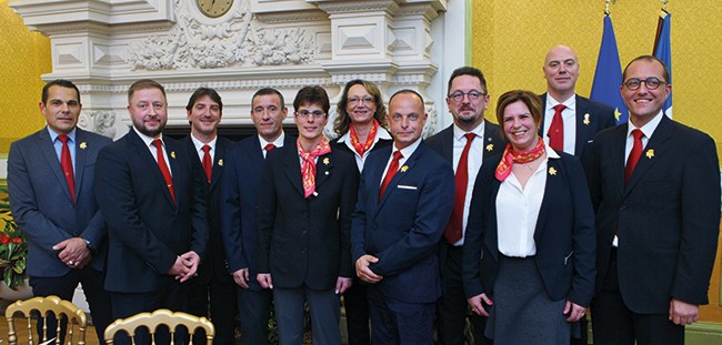 Les nouveaux Maîtres Sommeliers de l'UDSF ont reçu la grappe dorée dans les salons de l'hôtel de ville de Clermont-Ferrand.