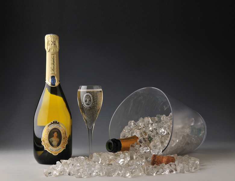 : | Lanaud Sommeliers famille Une passionnée Champagne International Veuve