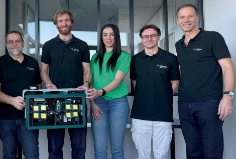 La team Vitivisio : Tony Moura-Salgueiro (data scientist) , Arnaud Susset (président & co-fondateur), Matthias Sesboüé (directeur technique), Kenza Lahdir (data scientist), Baptiste Leroy (ingénieur électronique et systèmes embarqués) et Laurent Godeau (directeur général & co-fondateur). 